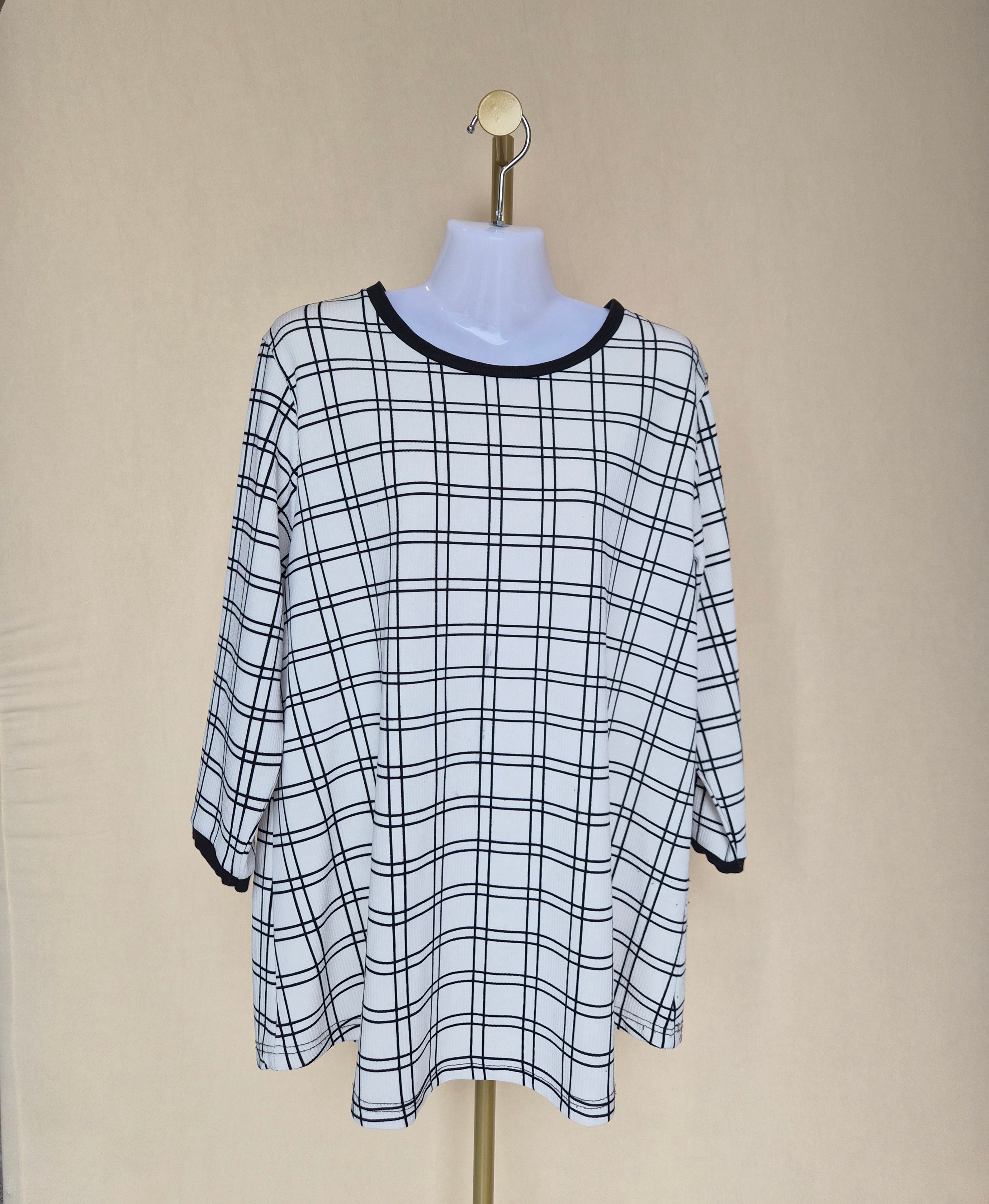 Ms. Read Grid Print Top – UK16 / US12 (L)