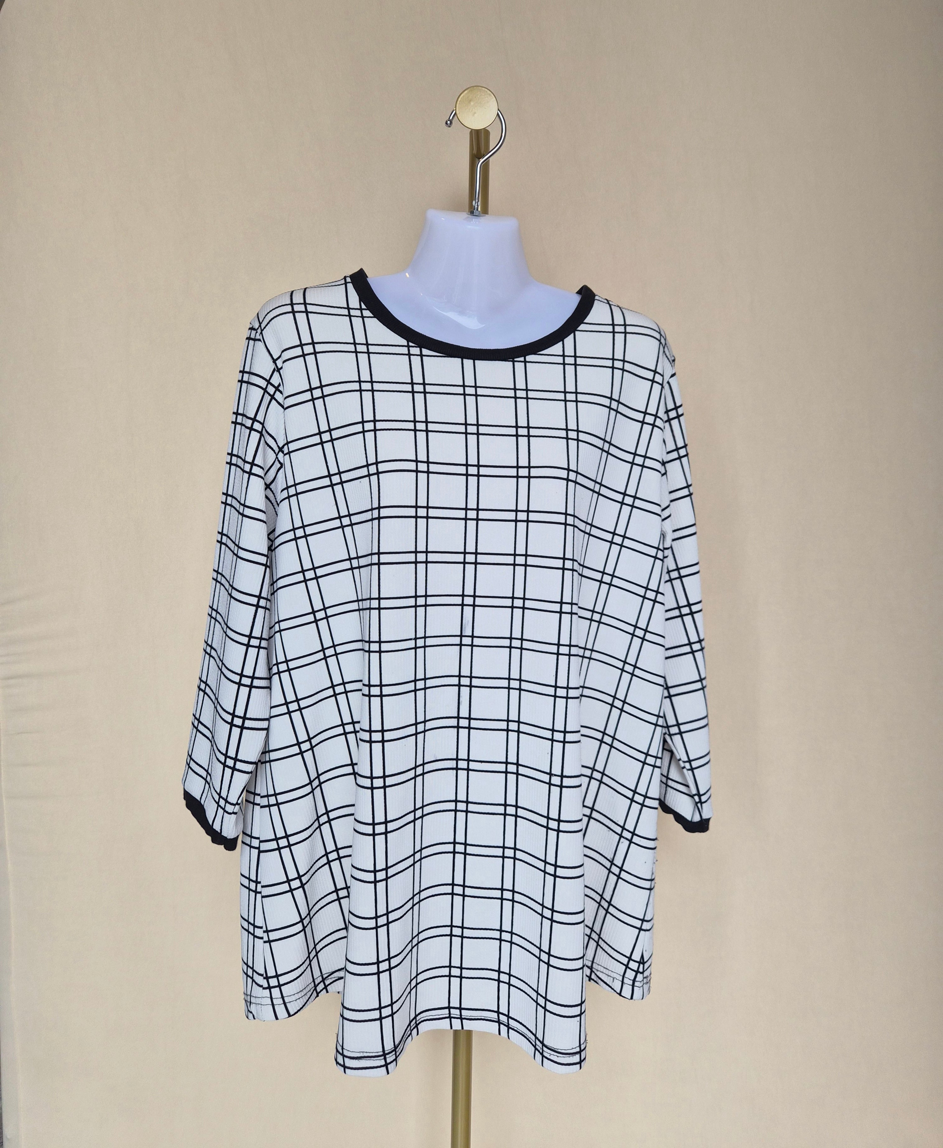 Ms. Read Grid Print Top – UK16 / US12 (L)