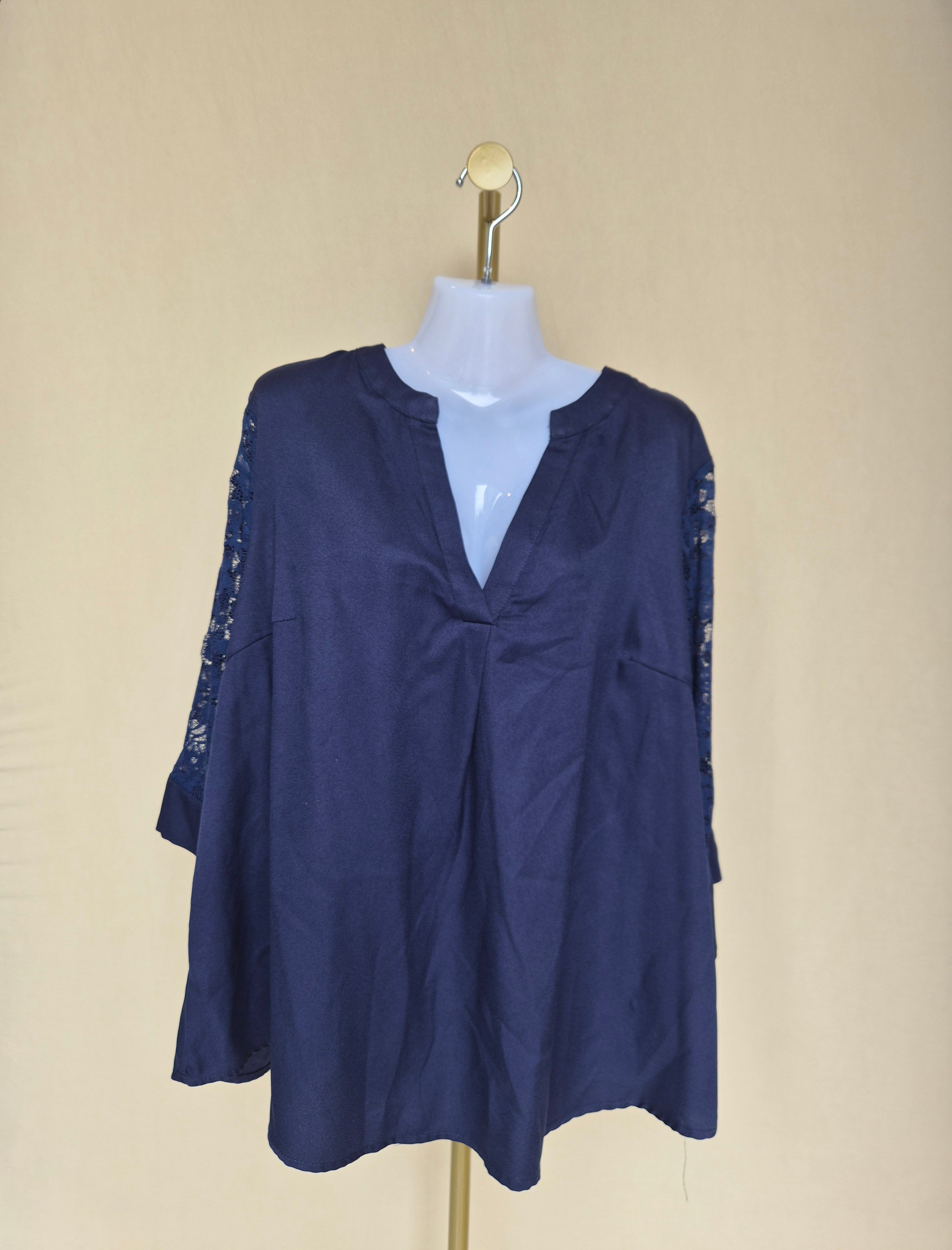 Emery Rose Navy Lace Sleeve Blouse – 2XL