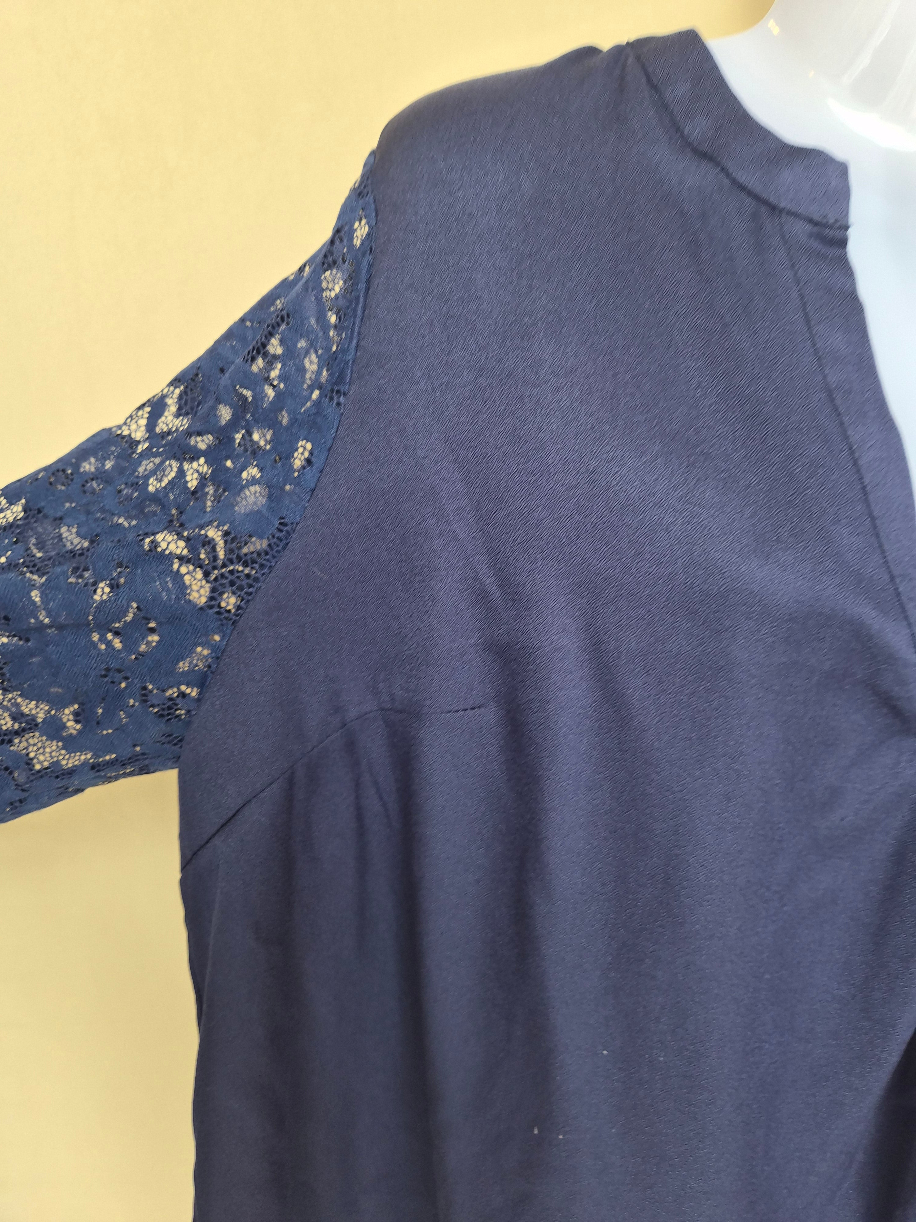 Emery Rose Navy Lace Sleeve Blouse – 2XL