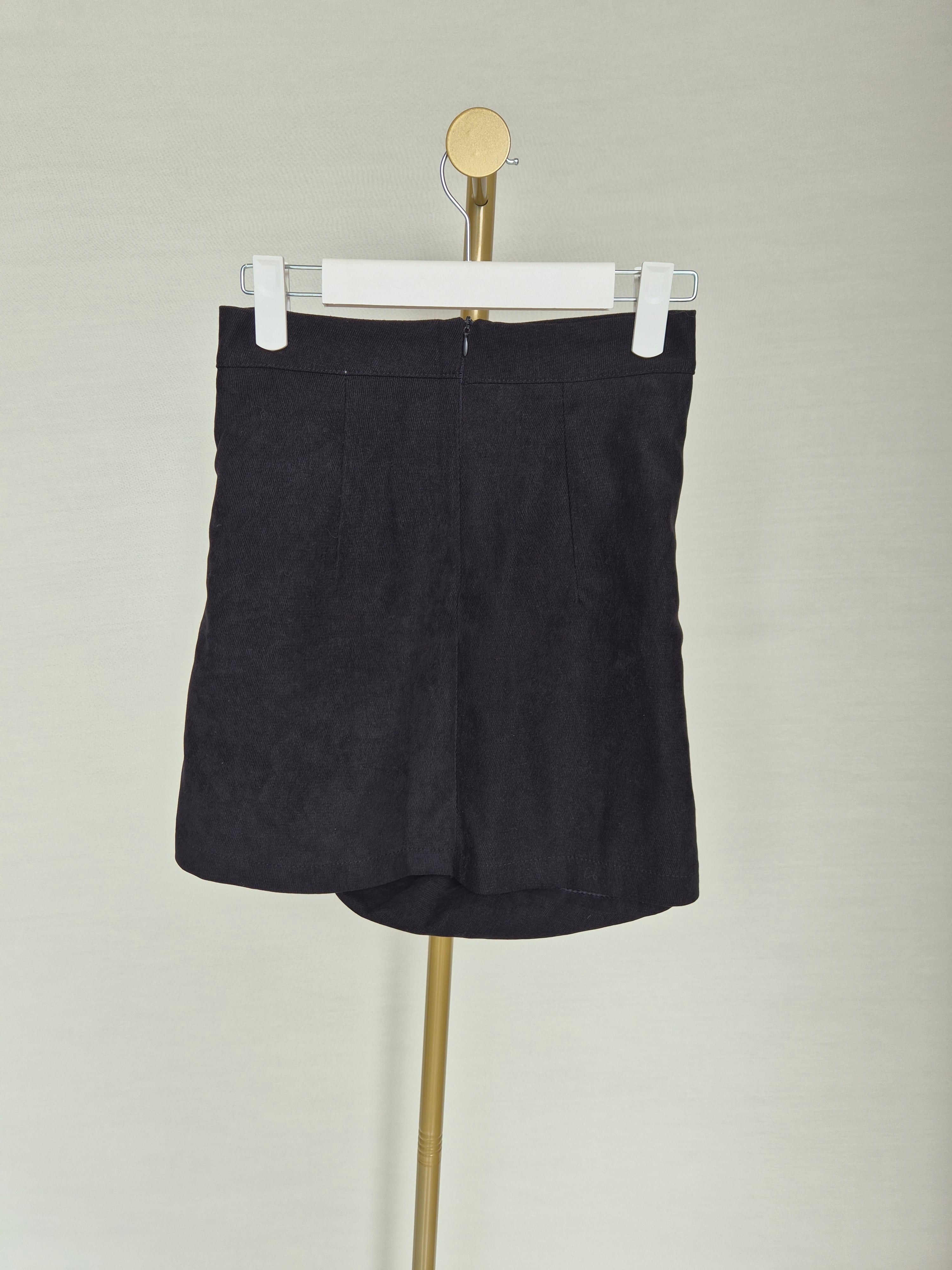 H-R New Fashion Black Ruched Mini Skirt – Size S