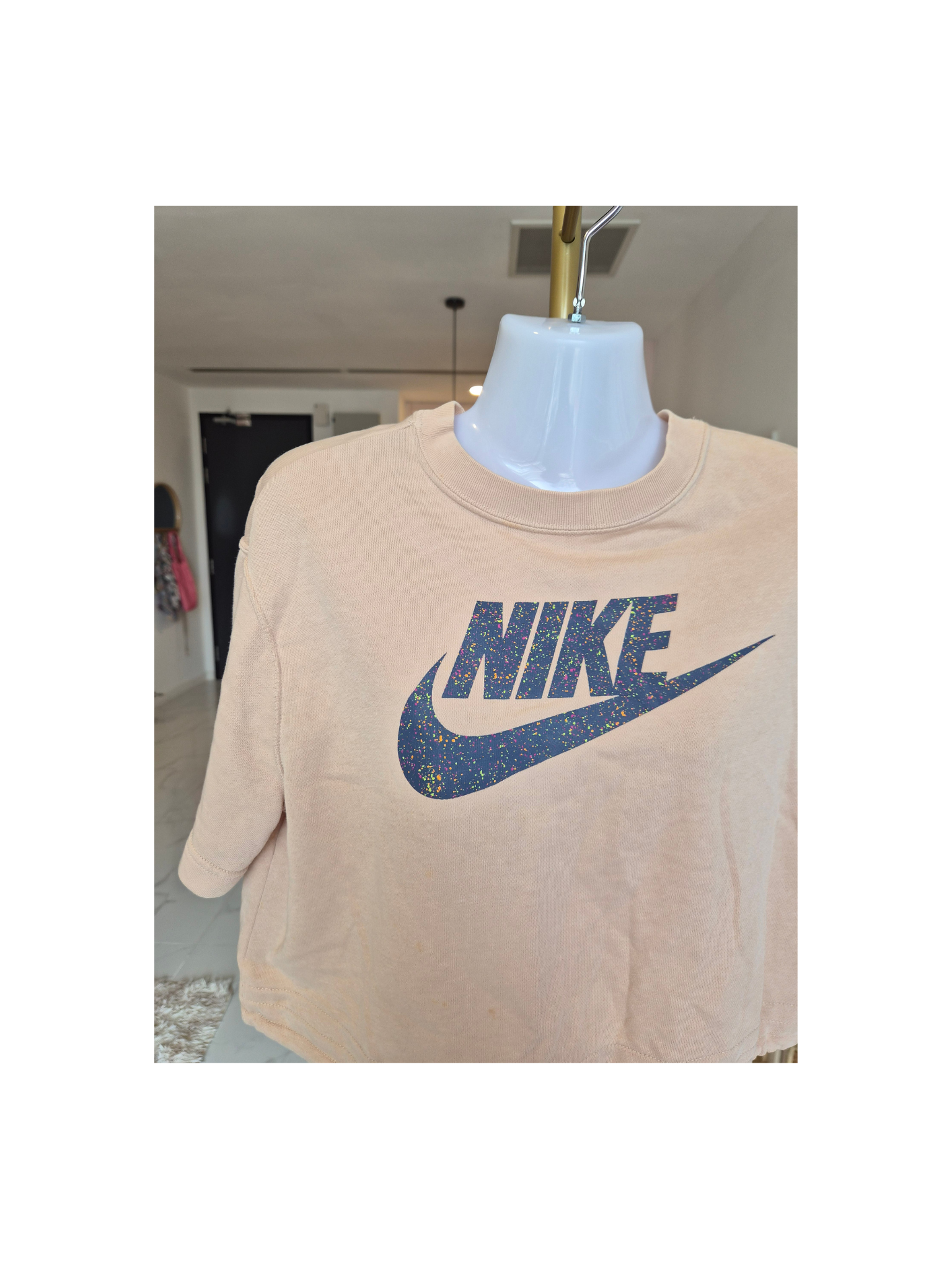 Nike Cropped Logo T-Shirt – Peach | Size M
