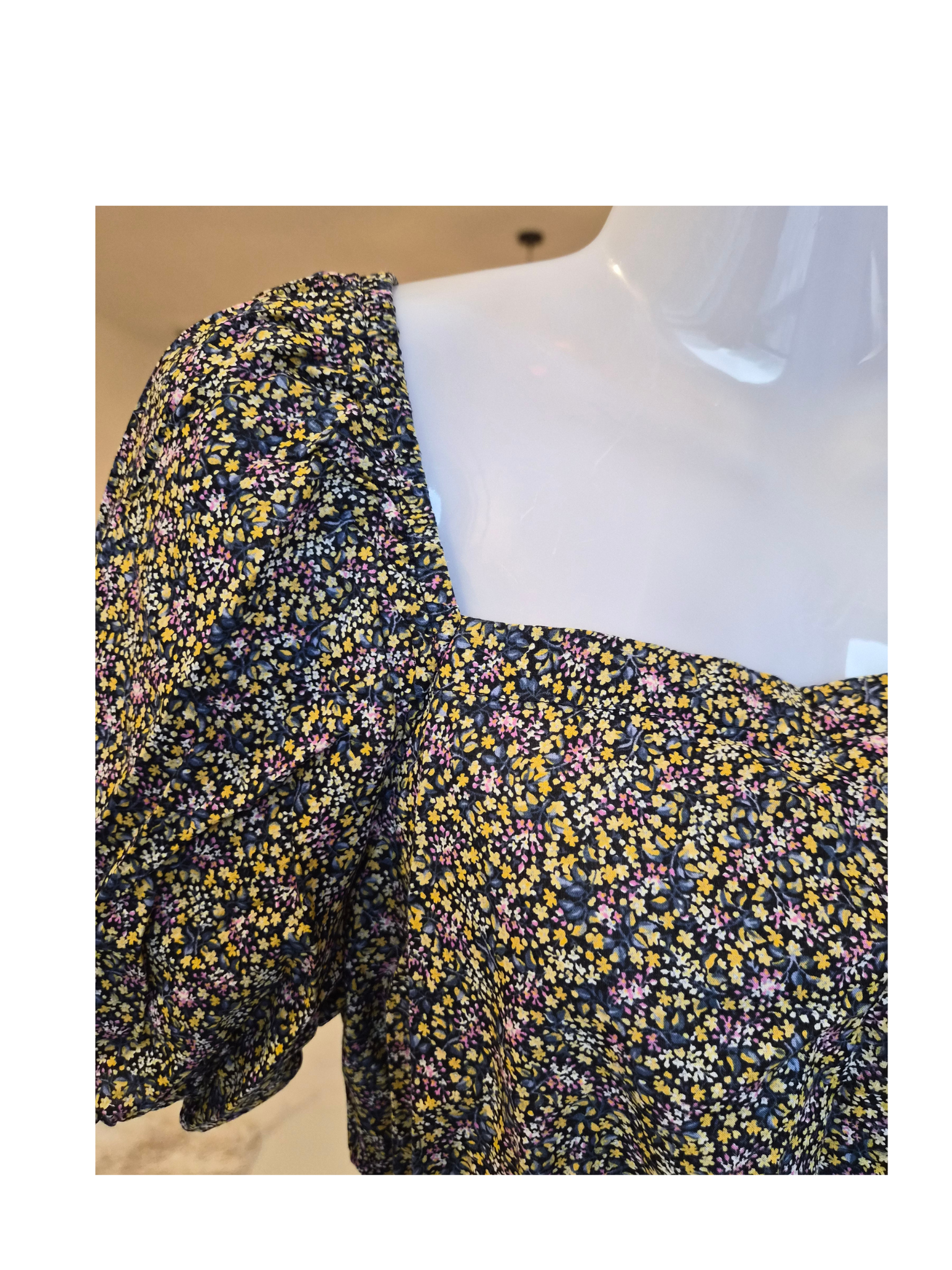 UNIQLO Floral Puff Sleeve Cropped Blouse – Size S