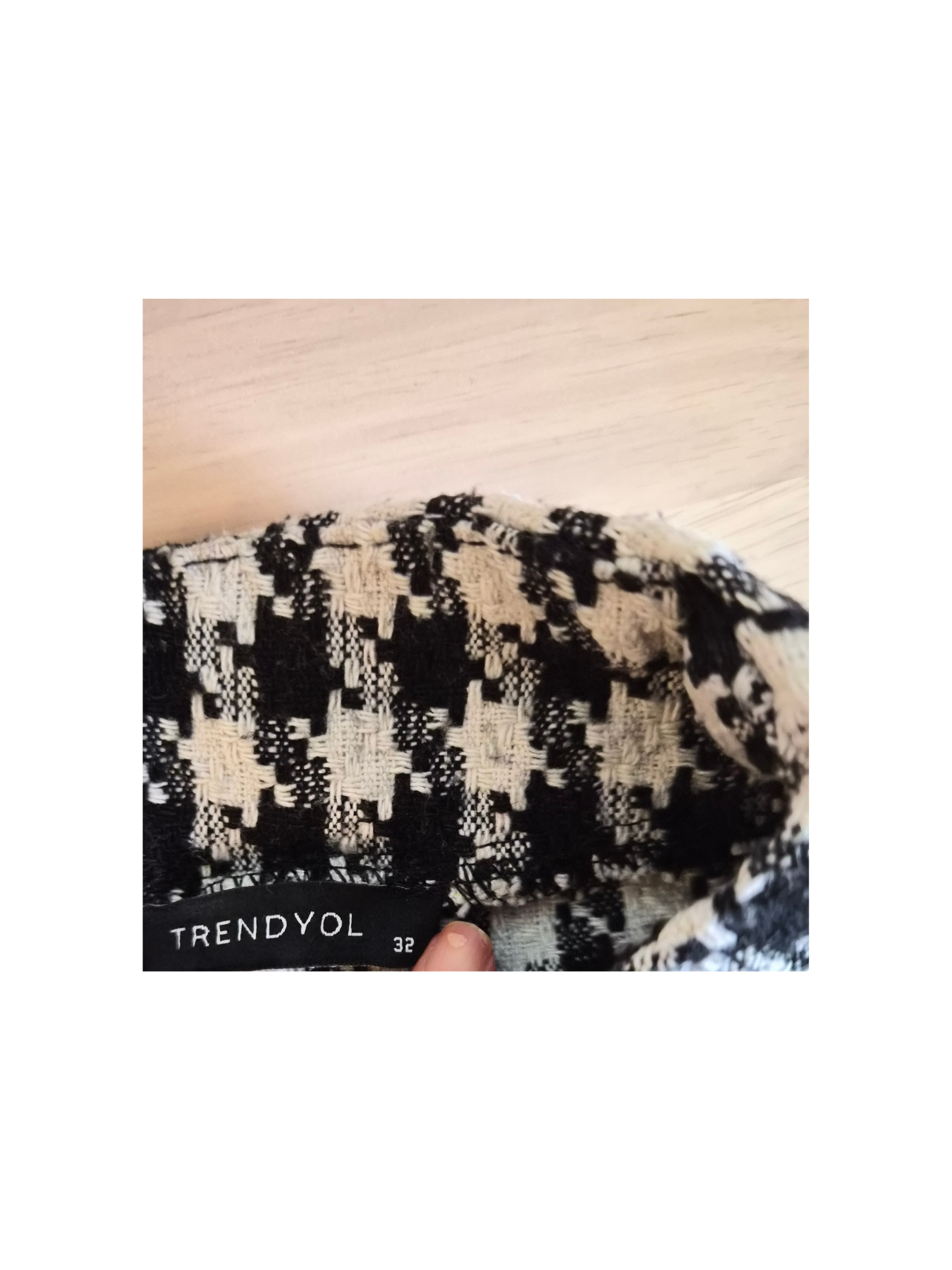 Trendyol Houndstooth Ruffle Mini Skirt – Size XXS (EU 32)