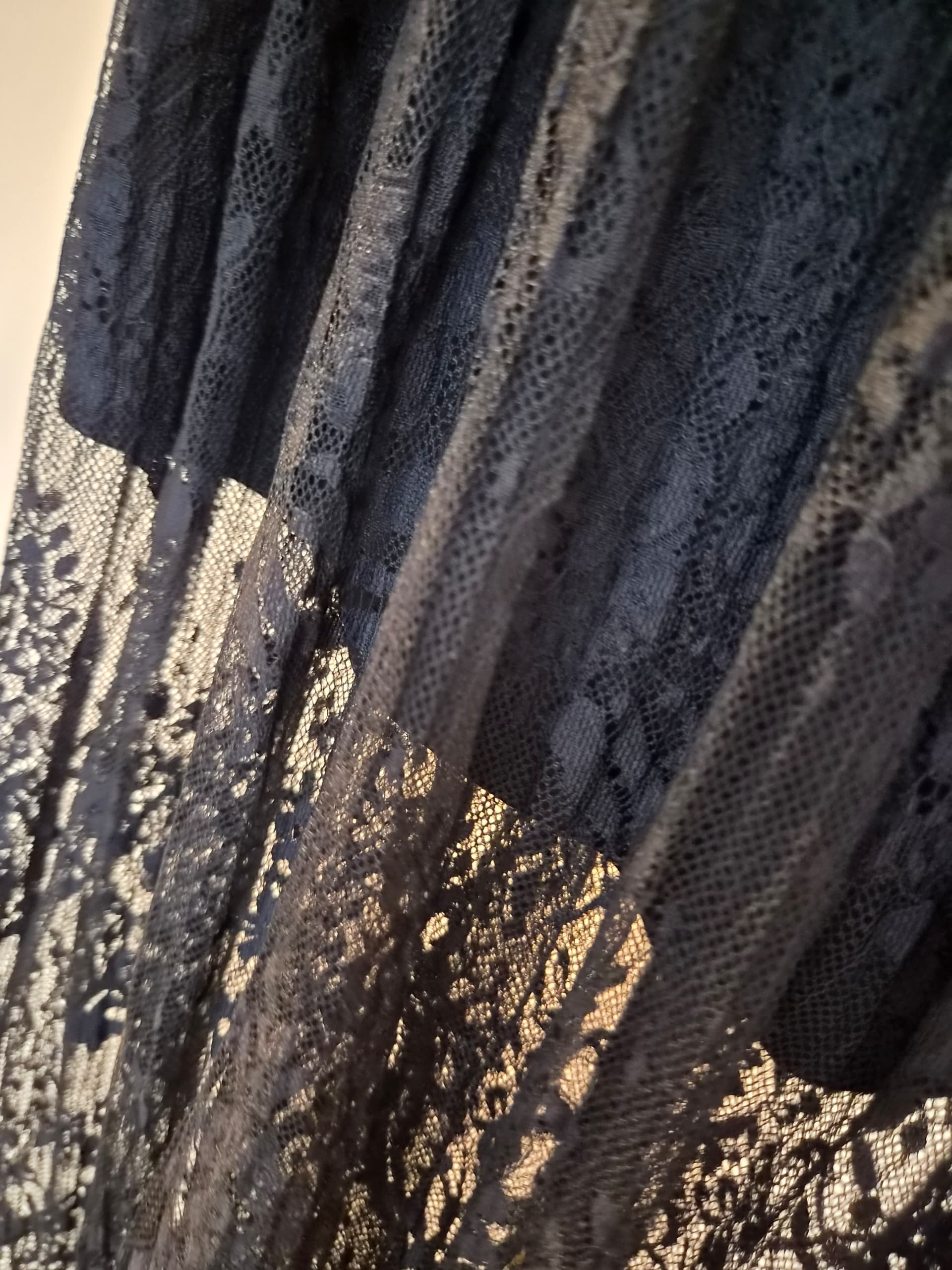 Forever 21 Black Lace Midi Skirt – Size XS